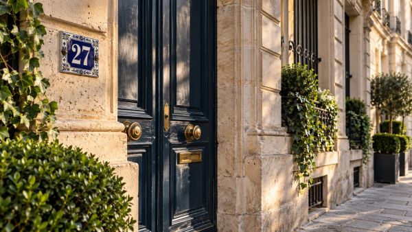 Choisir la plaque numéro maison : une touche personnelle inattendue